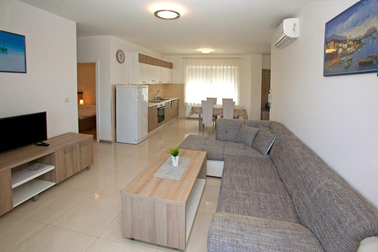 Apartments Maslina II Njivice Exteriér fotografie