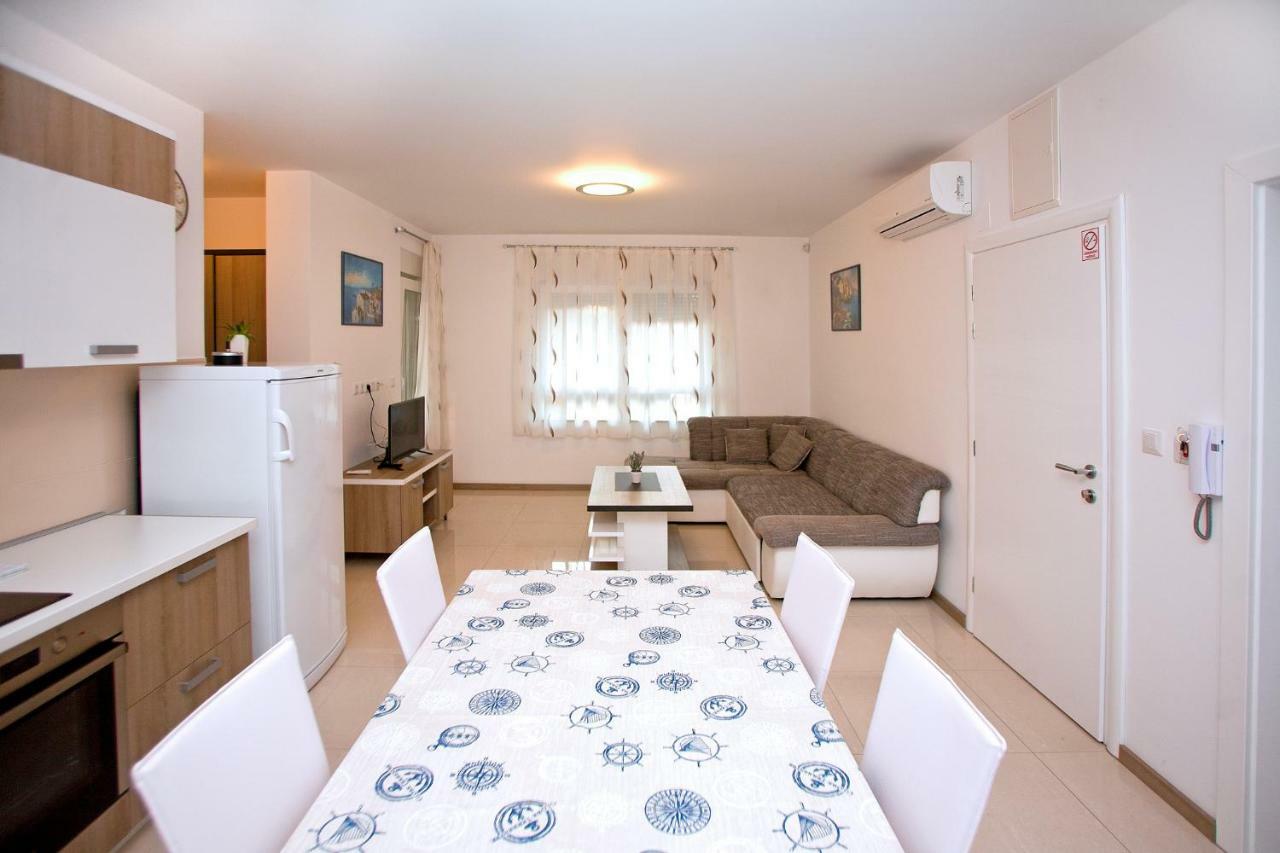 Apartments Maslina II Njivice Exteriér fotografie