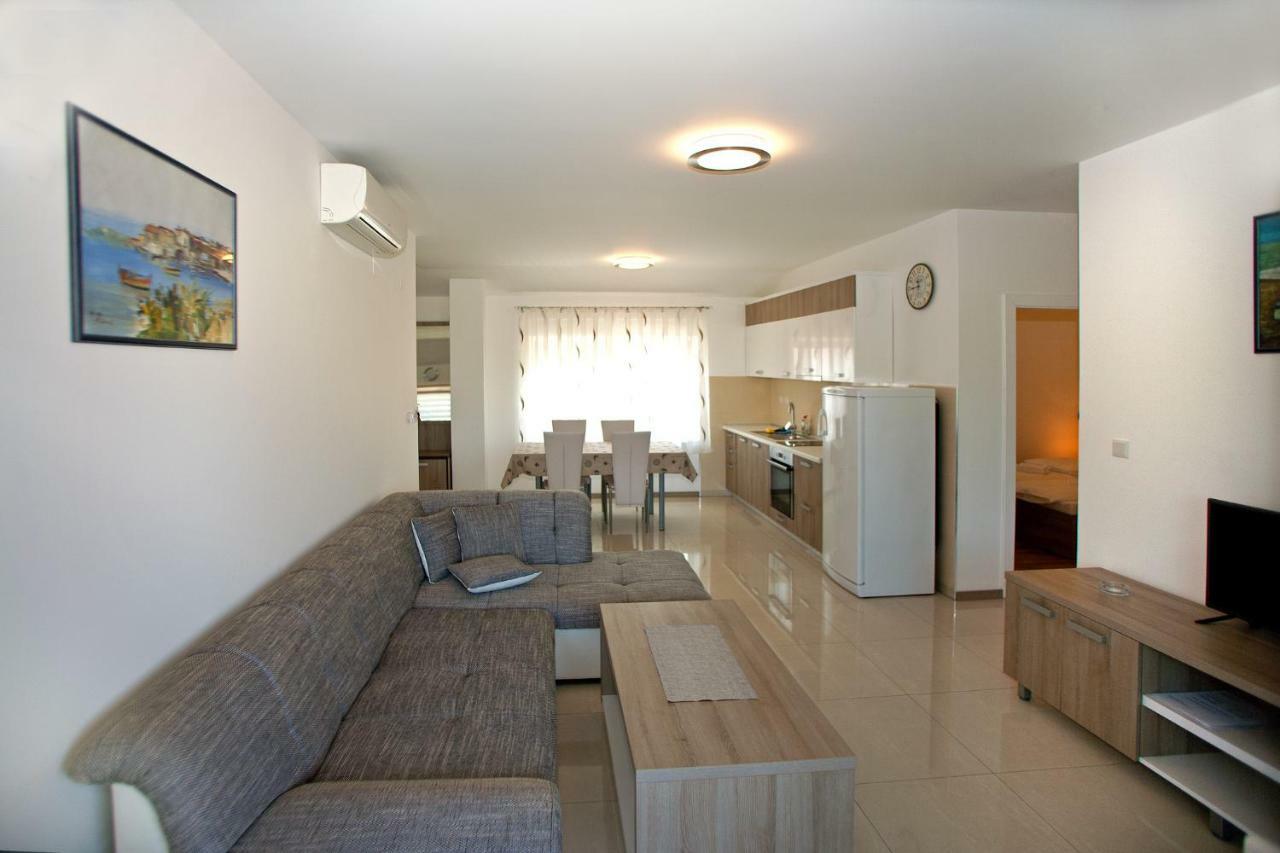 Apartments Maslina II Njivice Exteriér fotografie